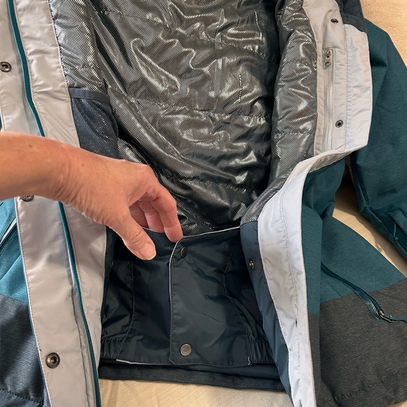 Columbia Woman’s Snoeshoe Mountain Omni- Heat hooded Ski 🎿 Jacket size XL ( NWT) - Picture 9 of 14